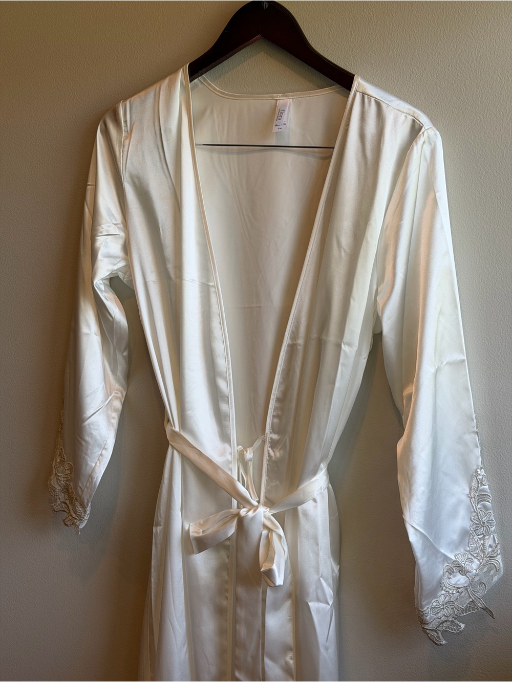 Flora by Flora Nikrooz Satin Bridal Robe with Lace Trim White Size Small/Medium